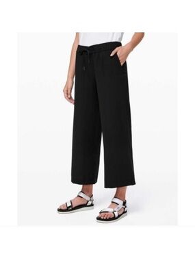 LULULEMON / Wide Leg 7/8 Pants